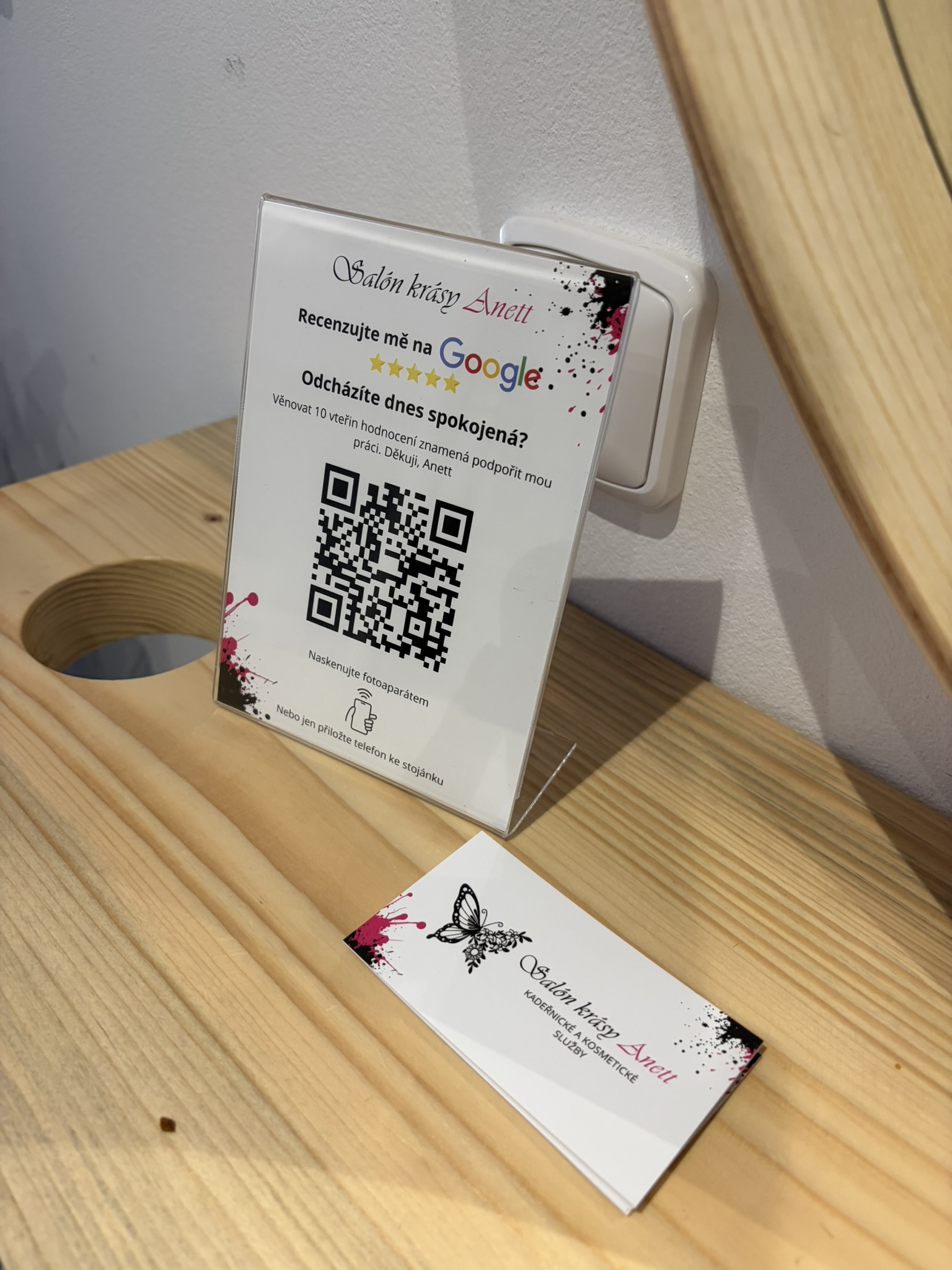 NFC stojánek Salon Anett